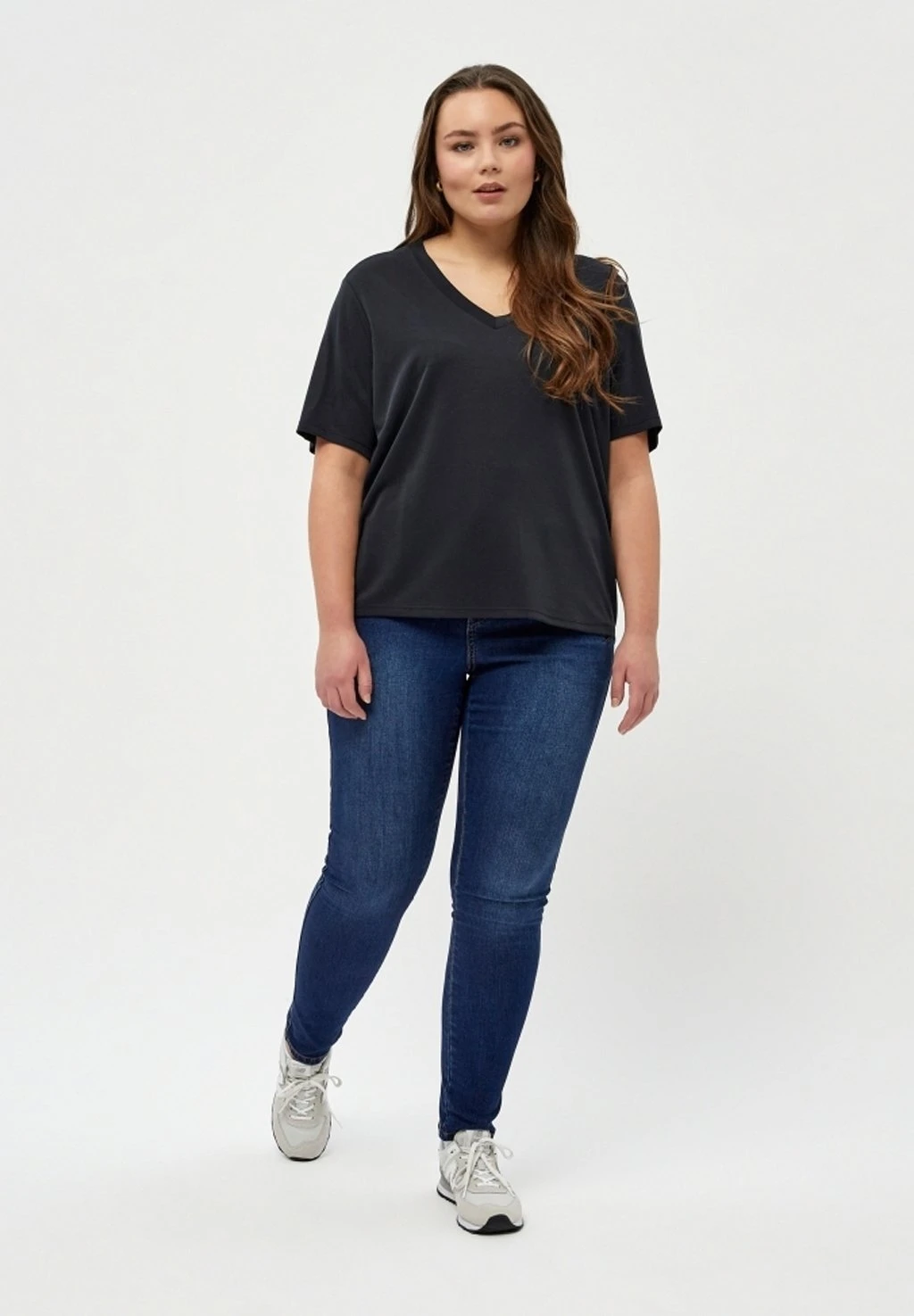 Peppercorn PhilinaCurve - Camiseta Básica - Black - Imagen 2