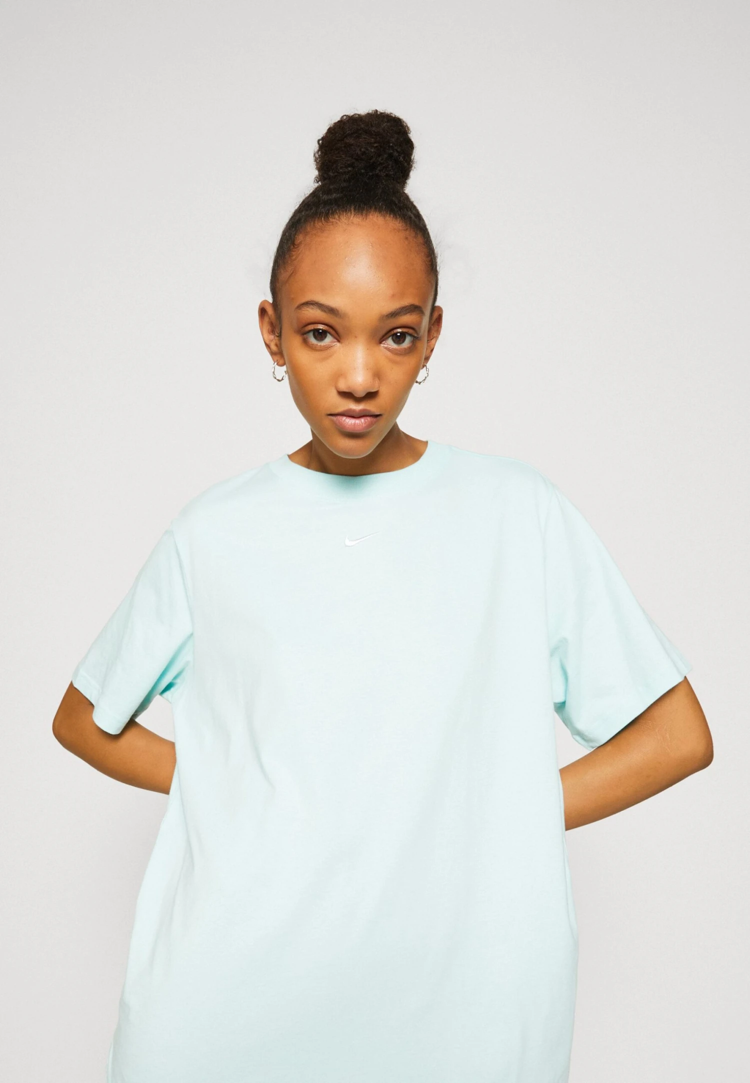 Nike Sportswear Tee Essential - Camiseta Básica - Jade Ice/White - Imagen 4