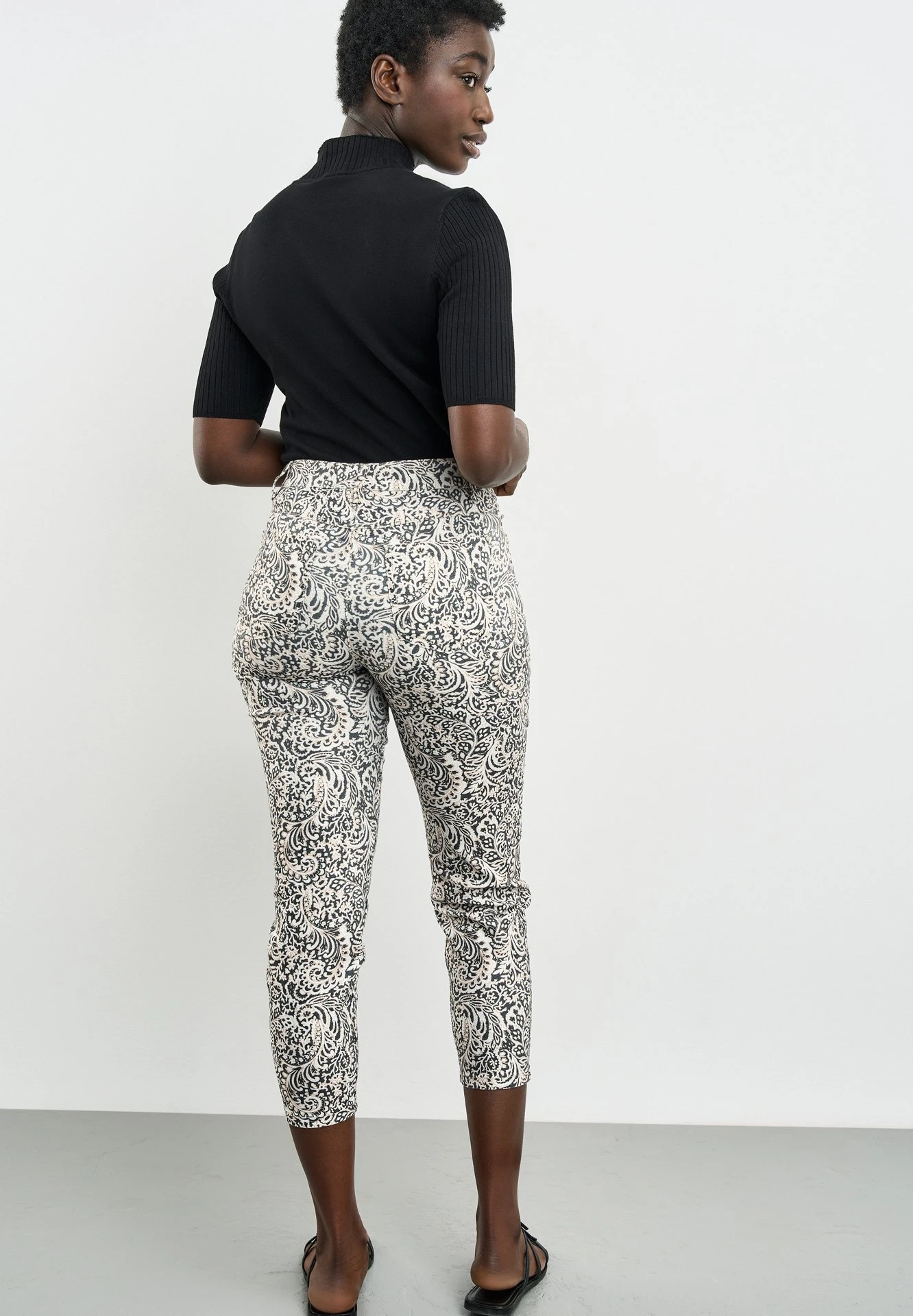 Gerry Weber Verkürzt Gemustert Best4Me - Vaqueros Slim Fit - Schwarz/Ecru Weiss Druck - Imagen 3