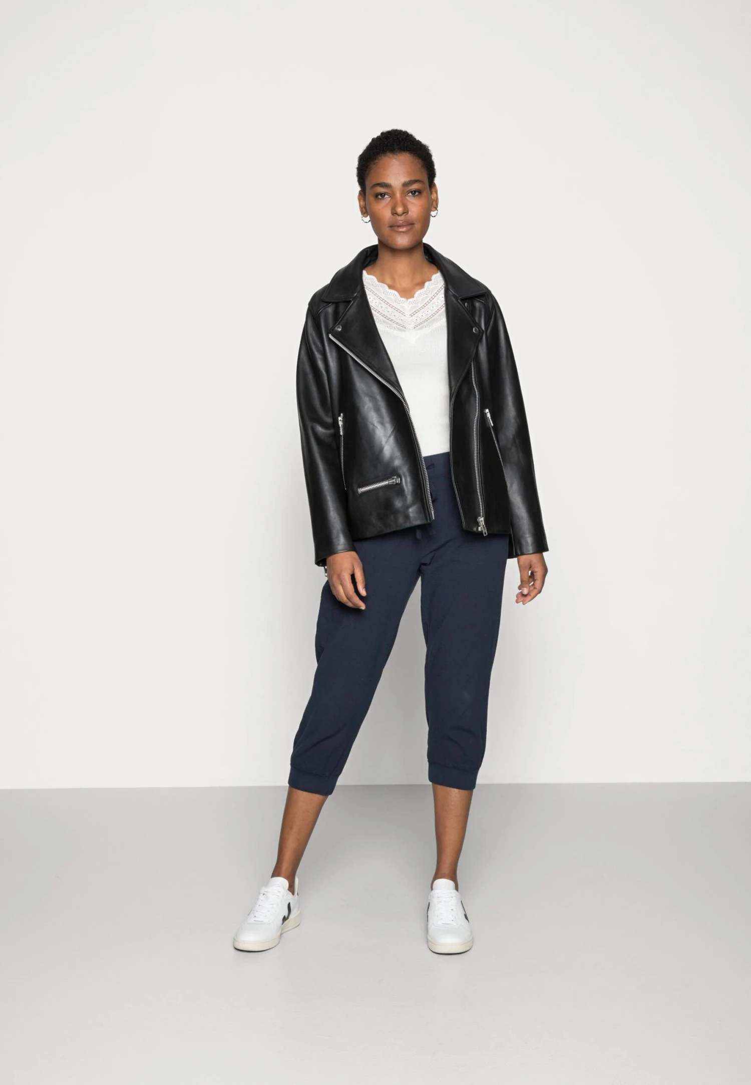 Kaffe Naya Capri - Shorts - Midnight Marine - Imagen 2