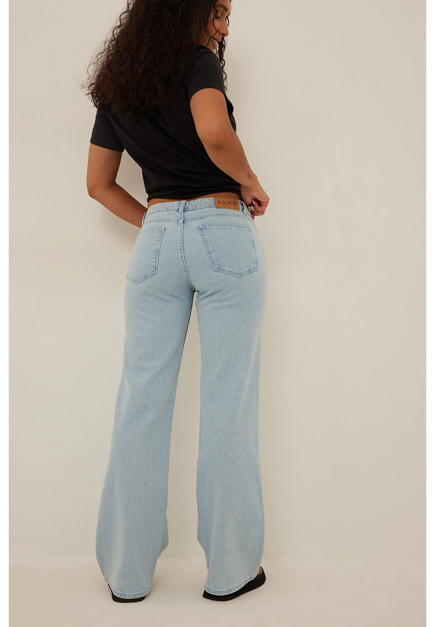 NA-KD Vaqueros A Campana - Light Blue - Imagen 3