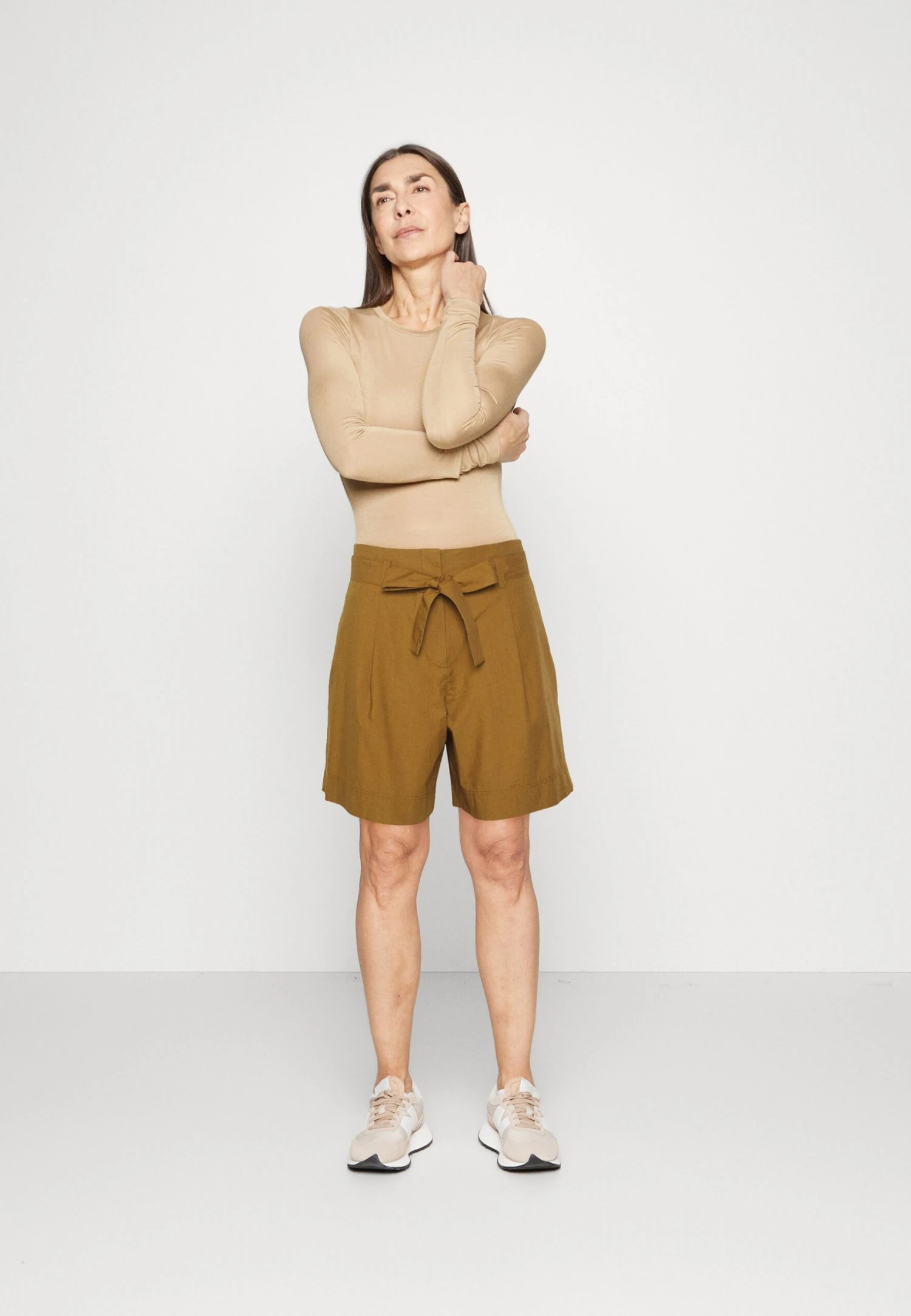 Marc O'Polo High Rise Pleats Belt - Shorts - Wood Brown - Imagen 2