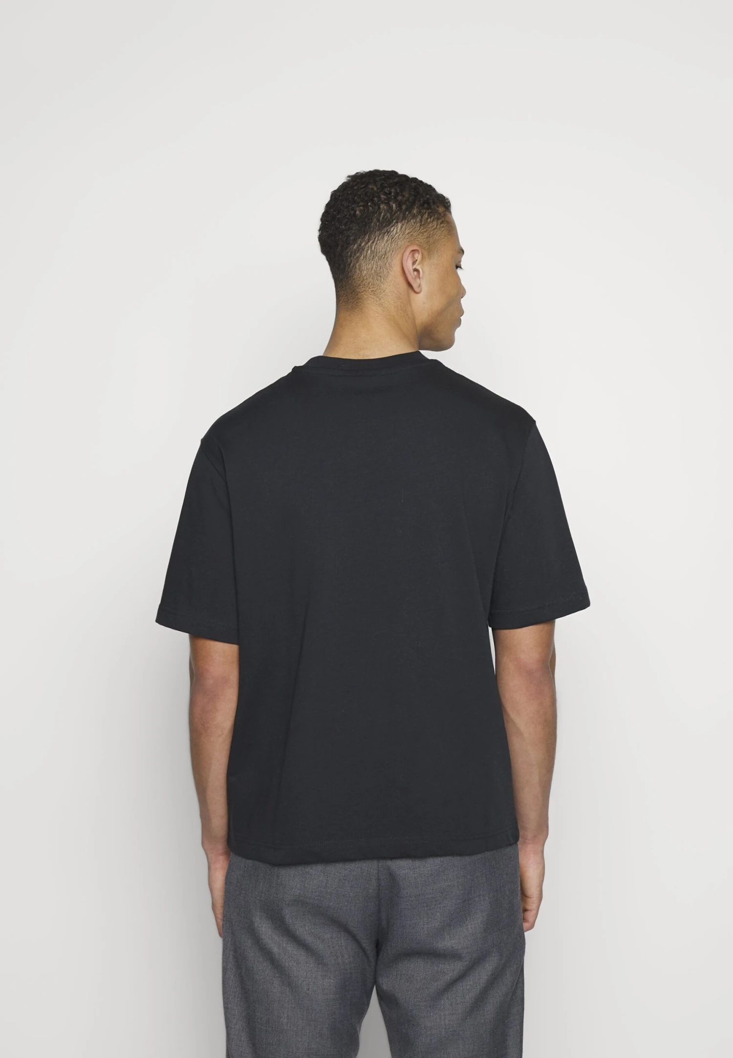 Nezu Unisex - Camiseta Básica - Moonless Night - Imagen 4