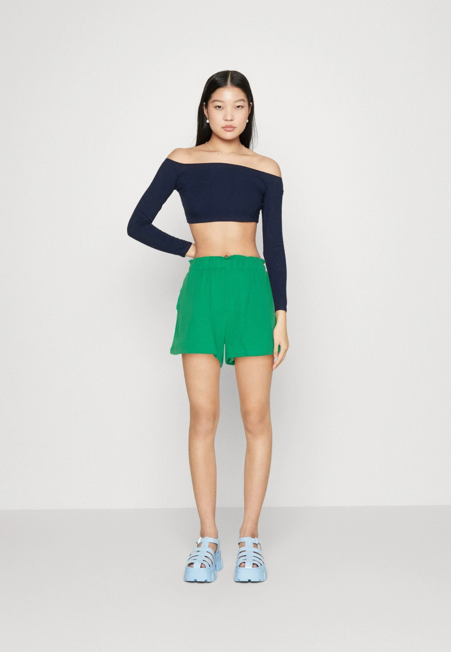 Vero Moda Vmnatali - Shorts - Bright Green - Imagen 2