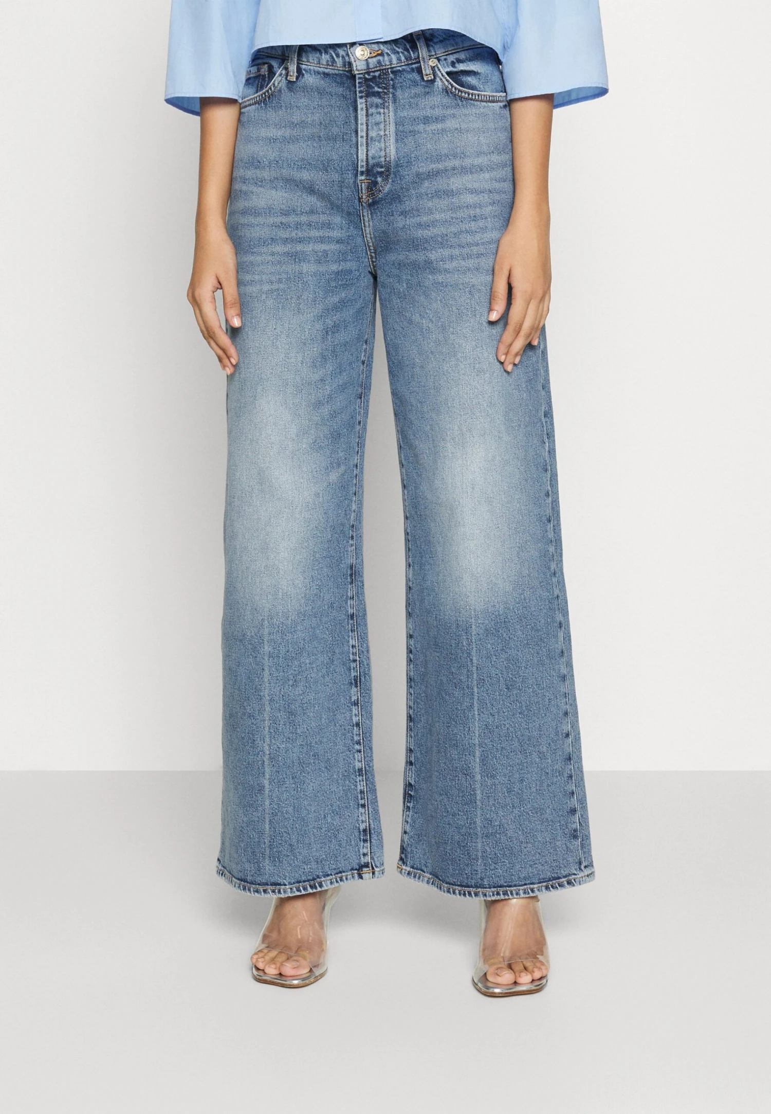 7 For All Mankind Zoey Playtime - Vaqueros Boyfriend - Light Blue