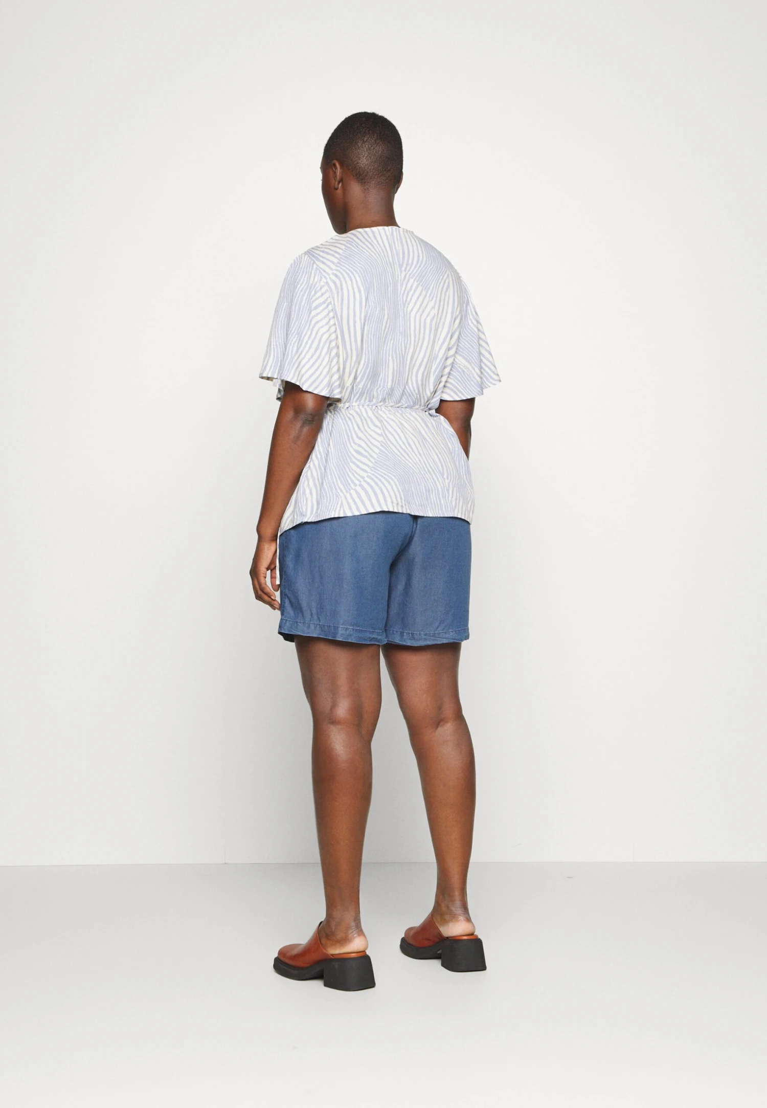 ONLY CARMAKOMA Carpema Life - Shorts Vaqueros - Dark Blue Denim - Imagen 3