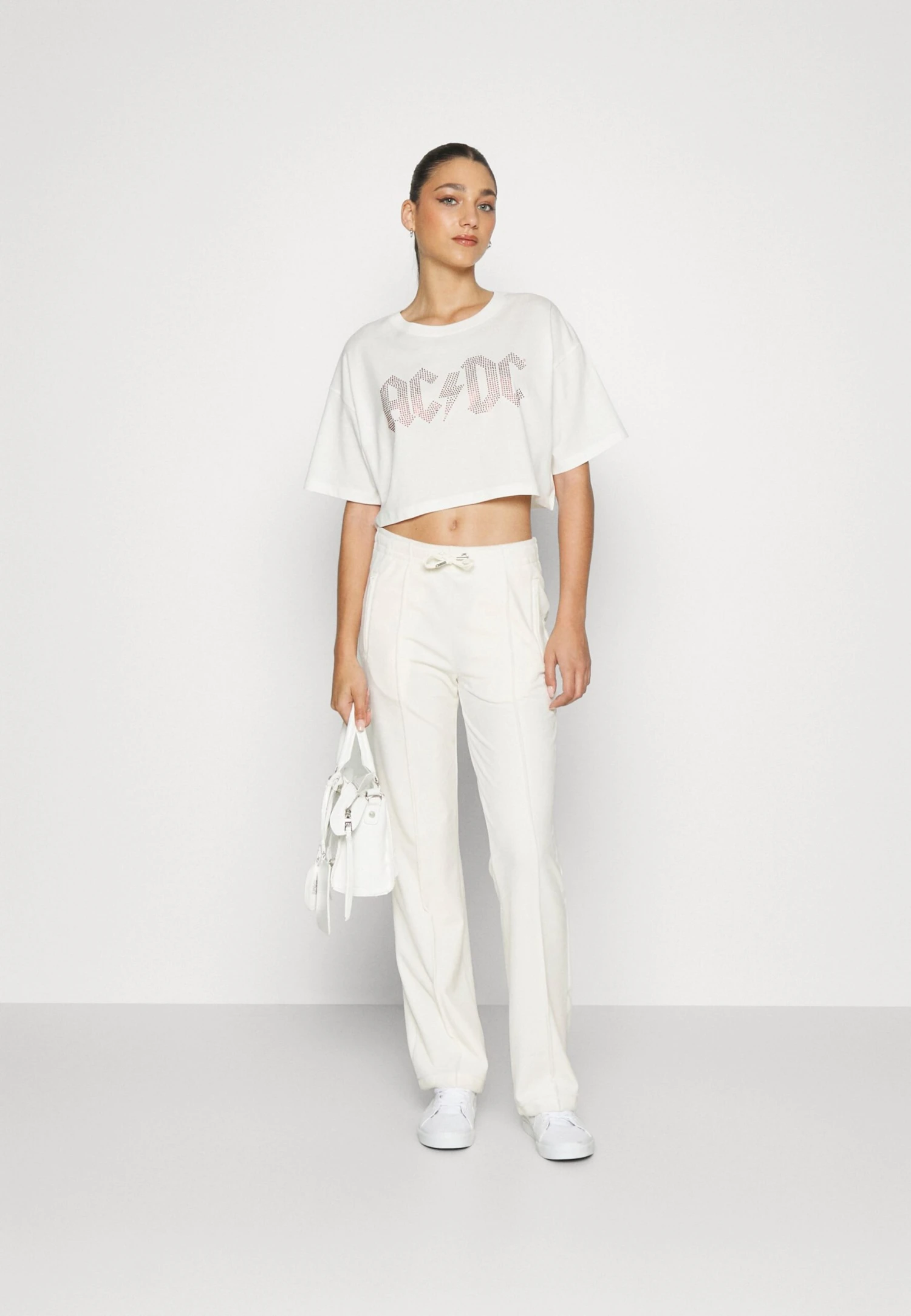 COTTON ON The Chopped Tee - Camiseta Estampada - Lcn Per Acdc Rhinestones/Vintage White - Imagen 2