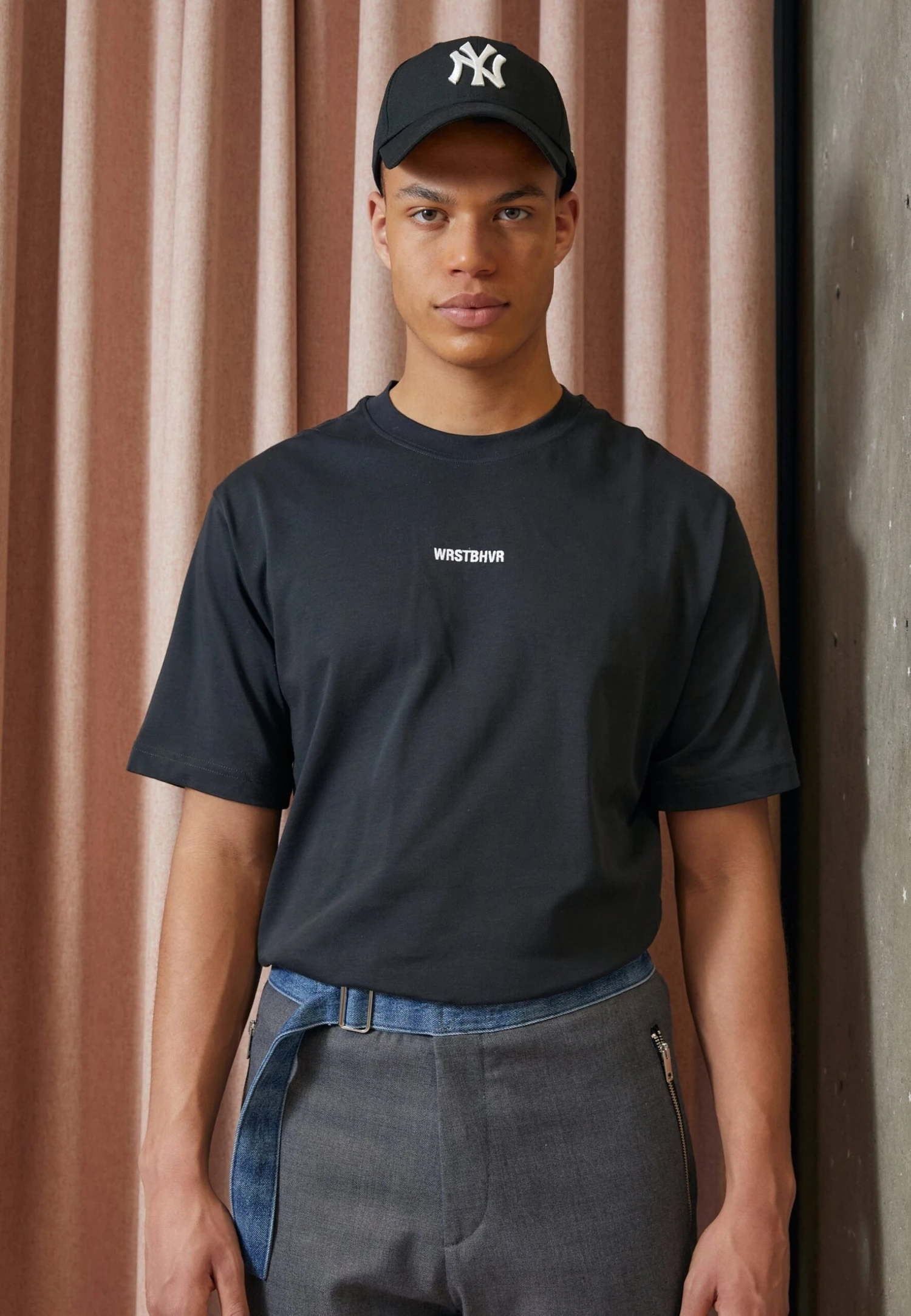 Nezu Unisex - Camiseta Básica - Moonless Night