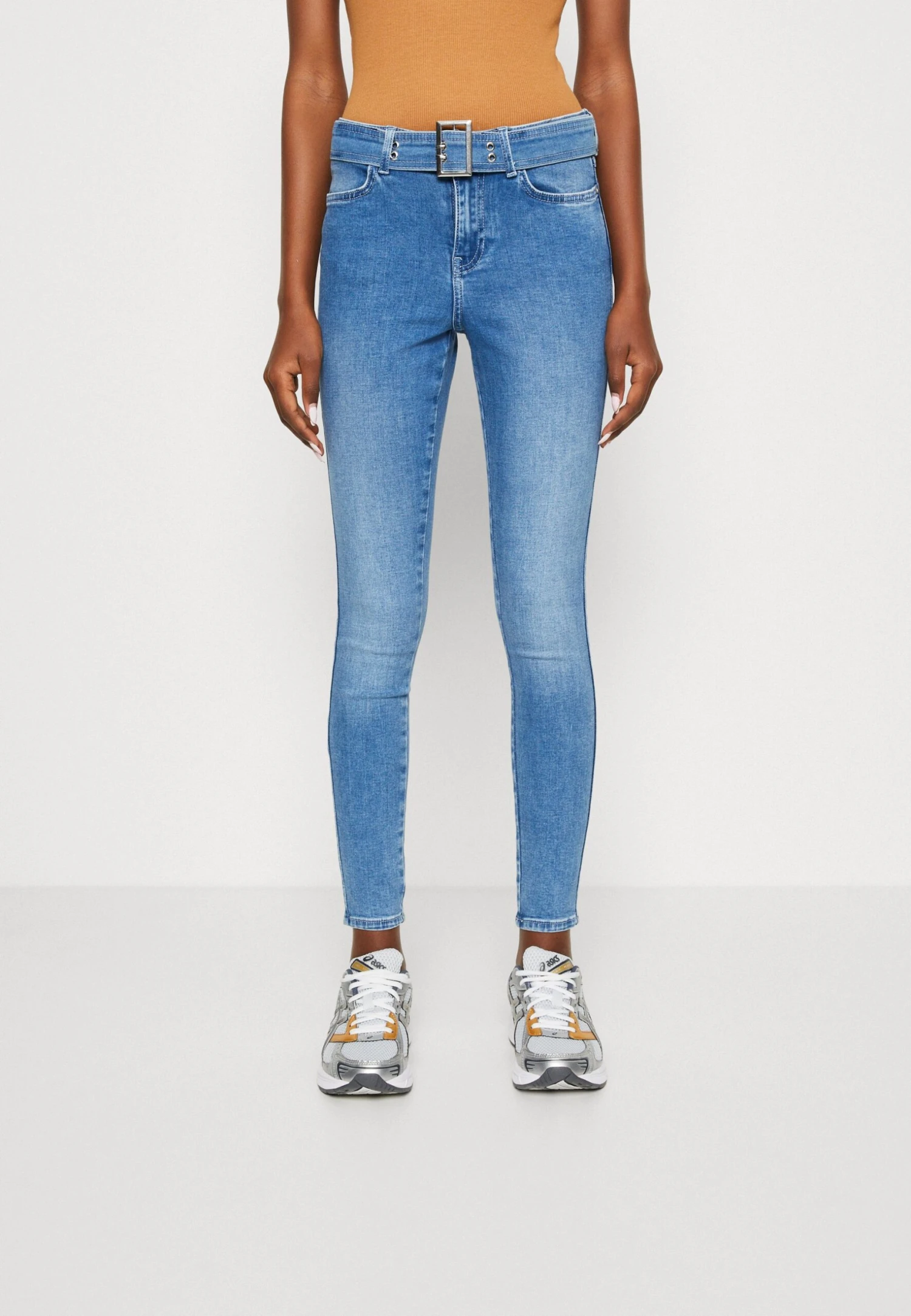 ONLY Onlwauw Mid Waist Belt - Vaqueros Pitillo - Light Blue