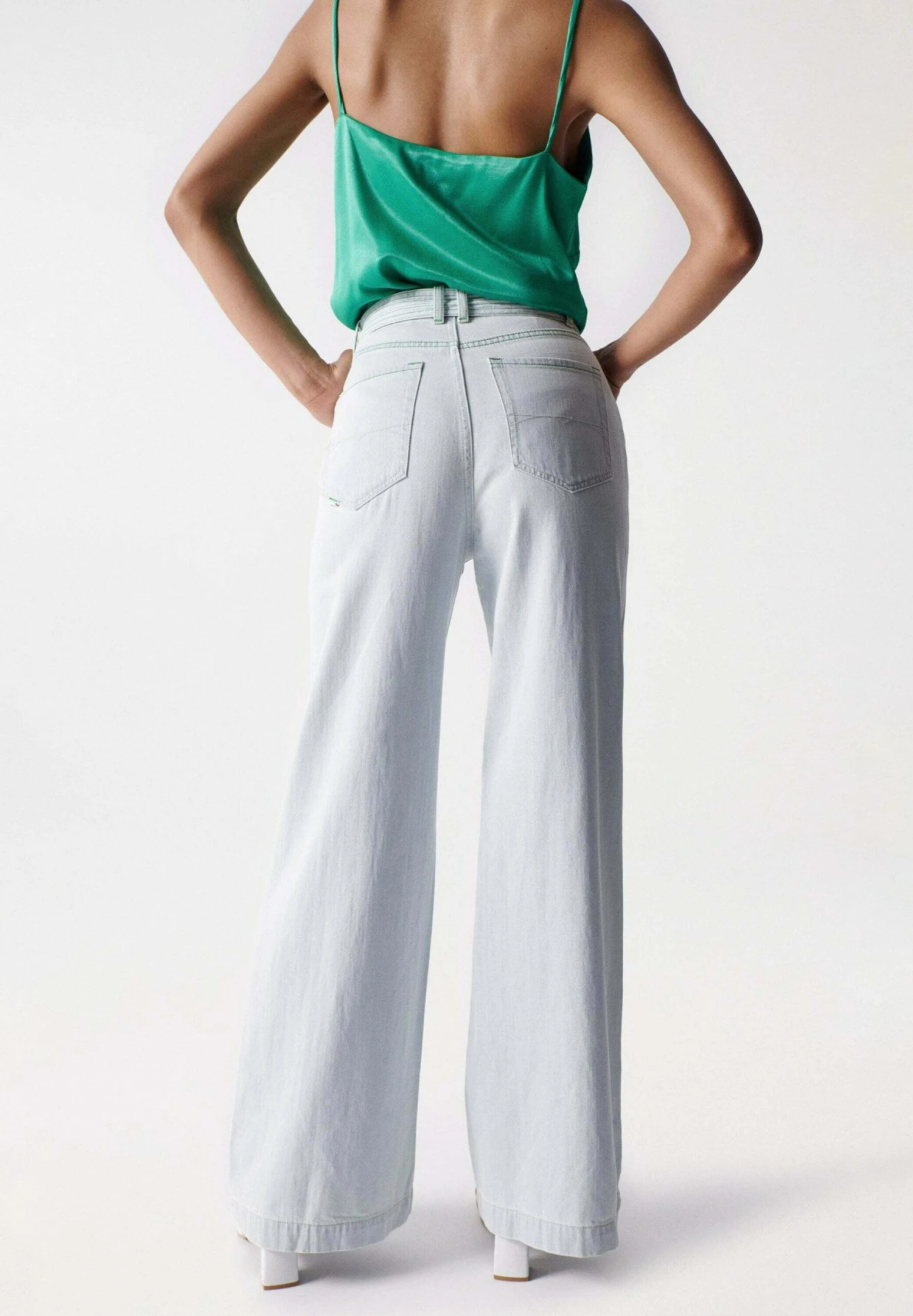 High Rise Loose Wide - Vaqueros A Campana - Blau - Imagen 3