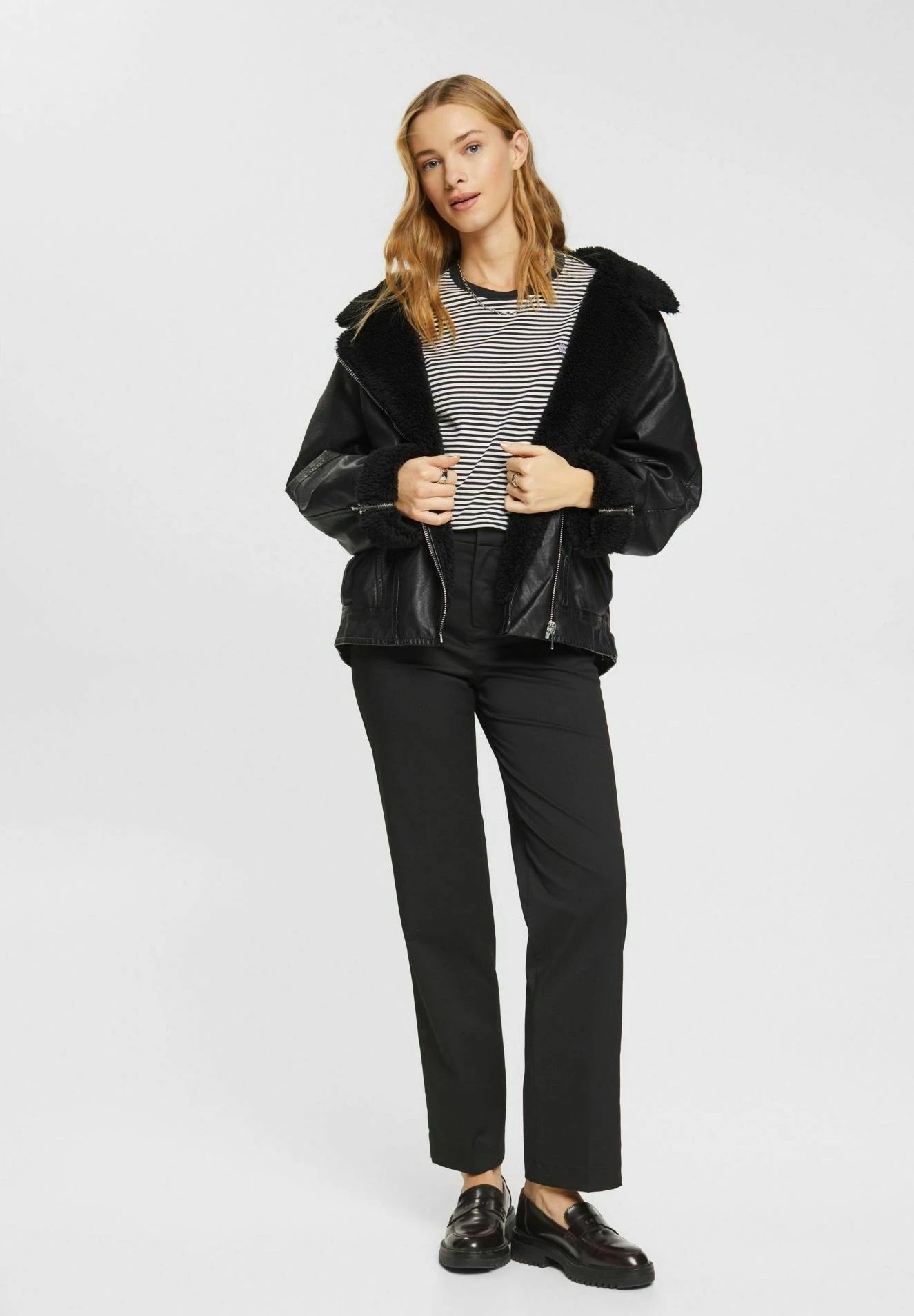 Edc By Esprit Gestreiftes Logo- Camiseta Estampada - Black - Imagen 2