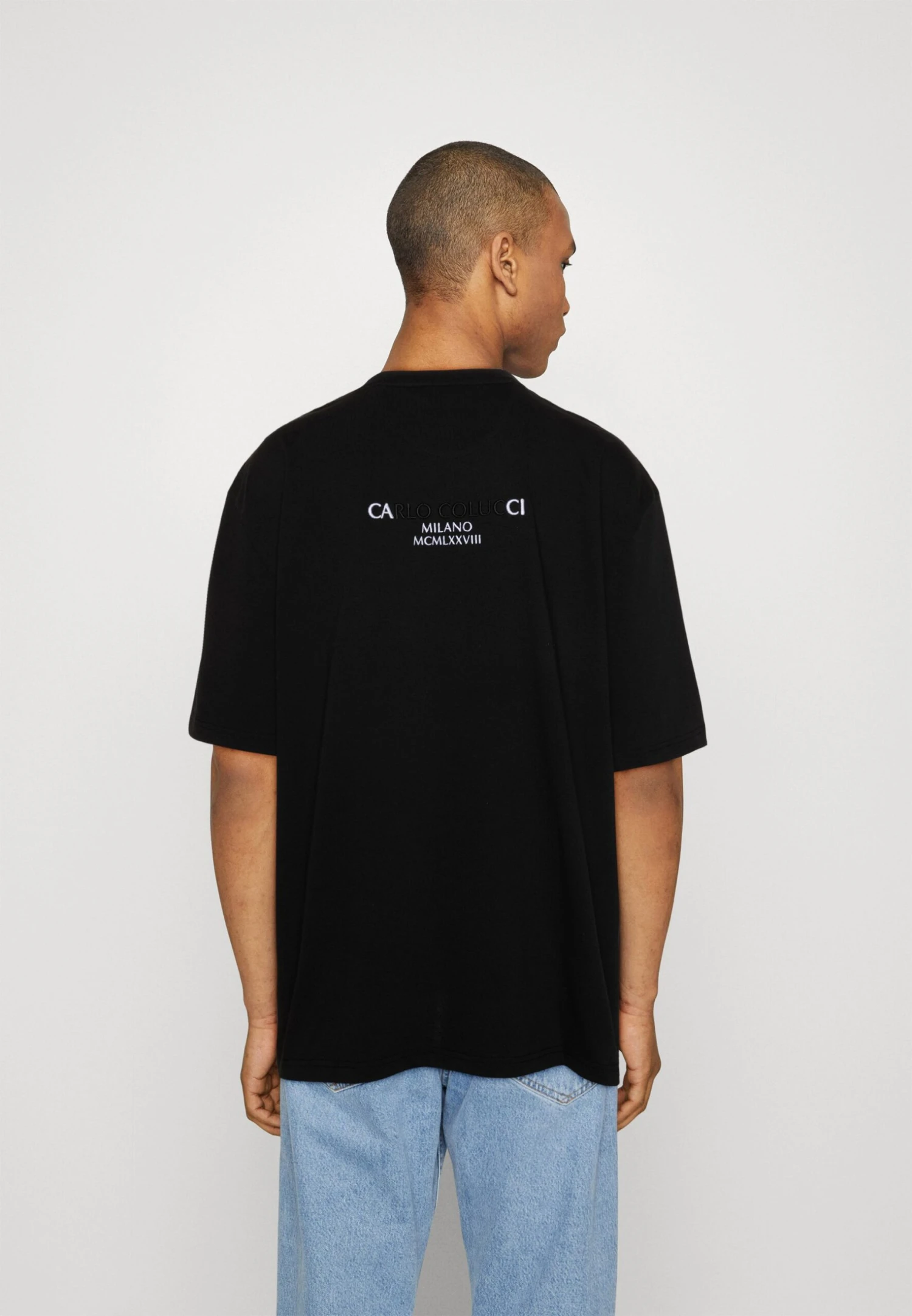 CARLO COLUCCI Plus Unisex - Camiseta Estampada - Schwarz - Imagen 3