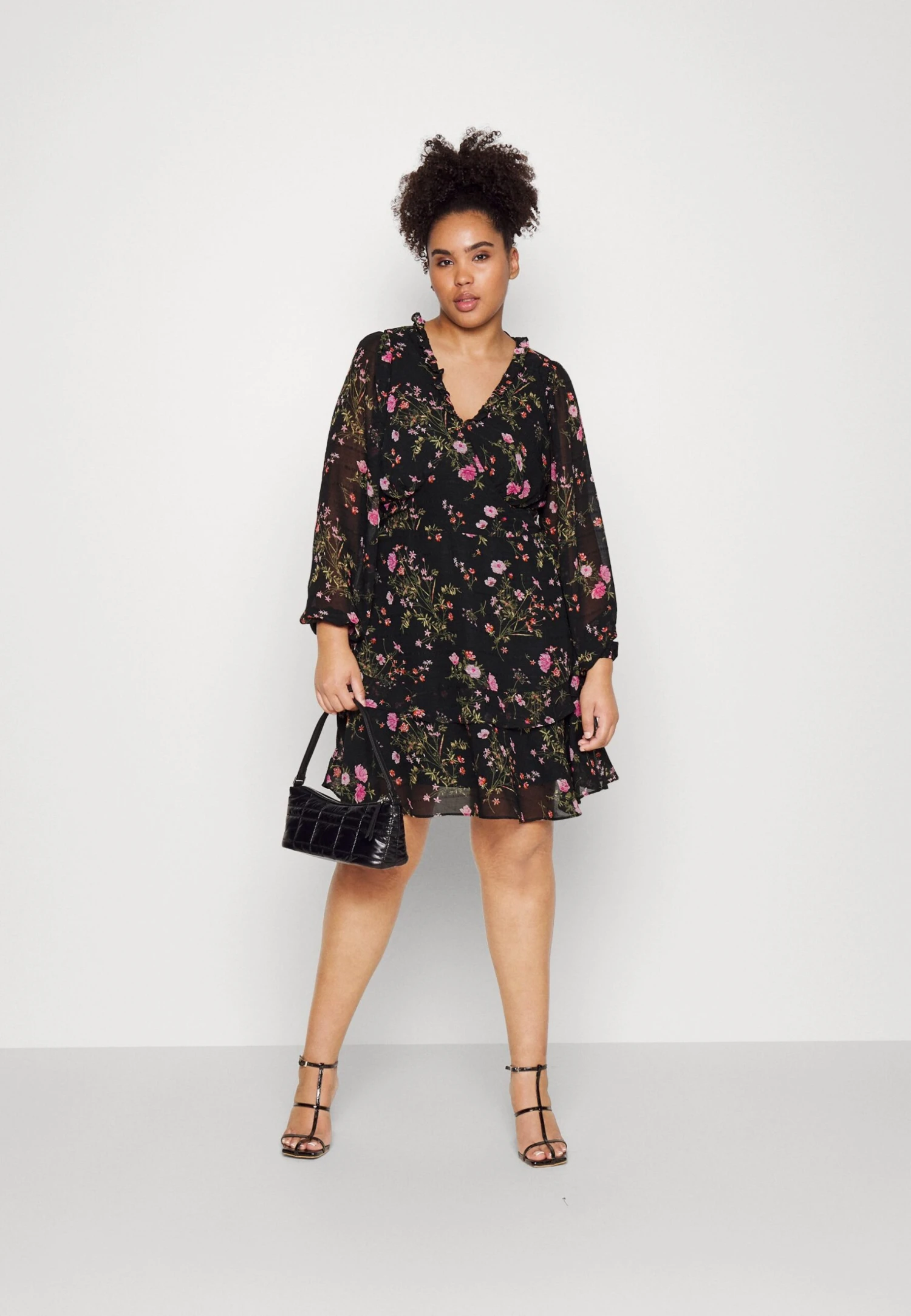 Vero Moda Curve VmrosaV Neck Short Dress- Vestido Informal - Black/Pink - Imagen 2