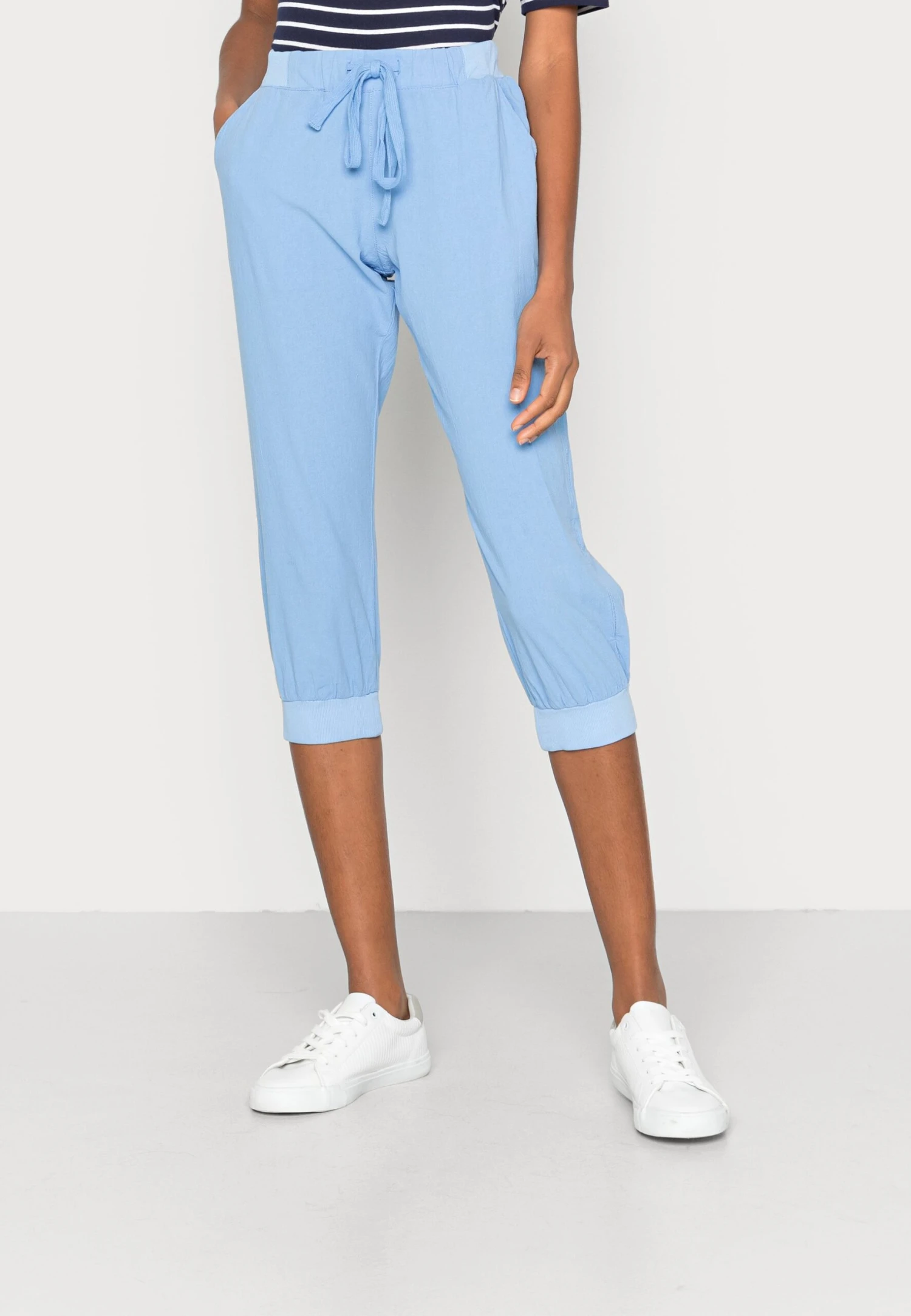 Kaffe Naya Capri - Shorts - Vista Blue