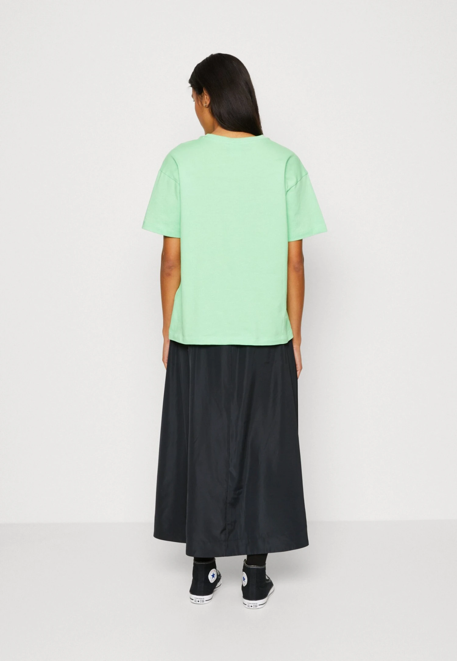 Logo Crewneck - Camiseta Básica - Green - Imagen 3