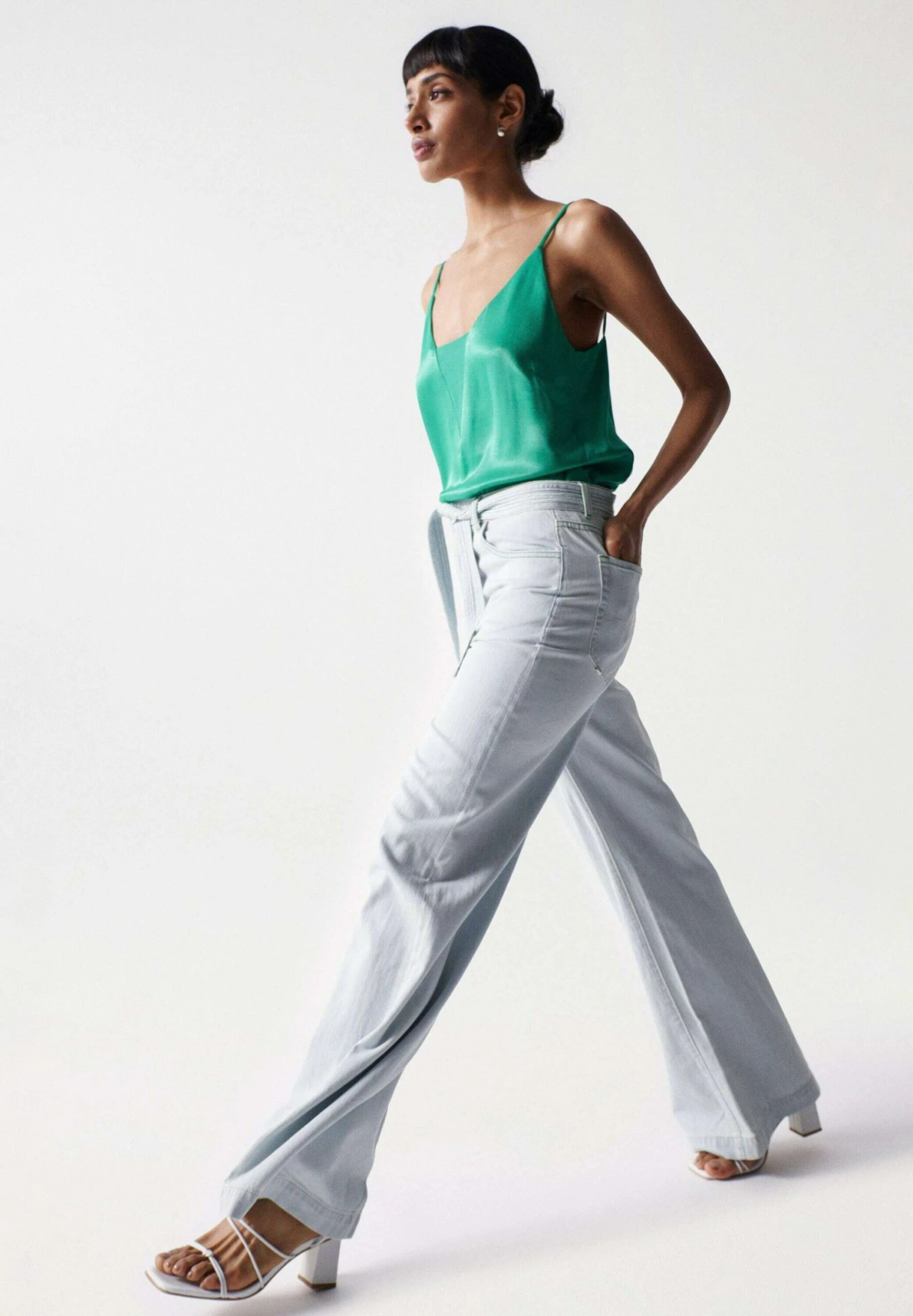 High Rise Loose Wide - Vaqueros A Campana - Blau - Imagen 5