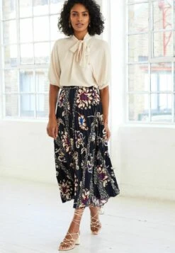 Next Midi Standard - Falda Acampanada - Navy Floral Print