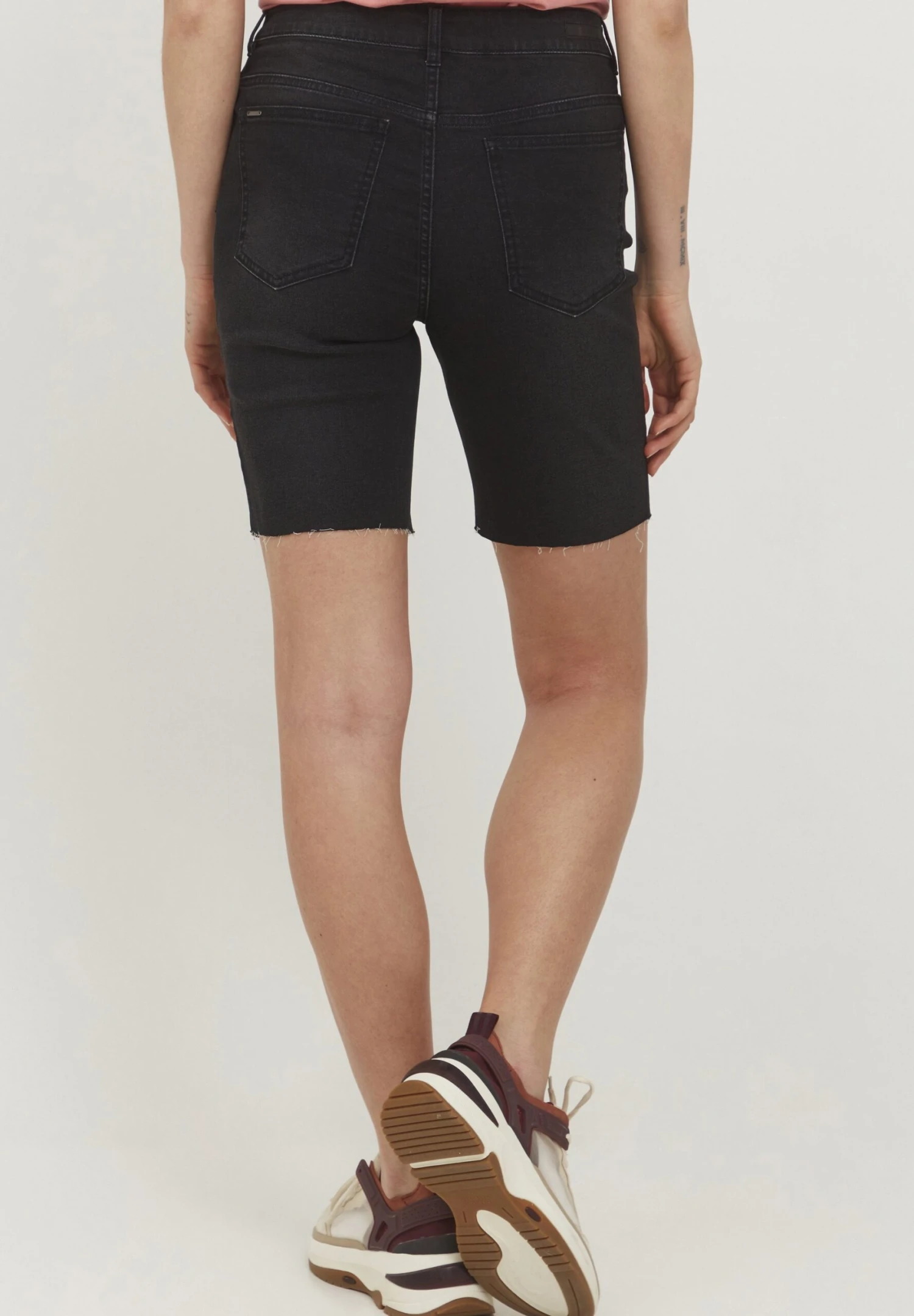 B.young Bylola Bykarise Shorts - Shorts Vaqueros - Black Denim - Imagen 3