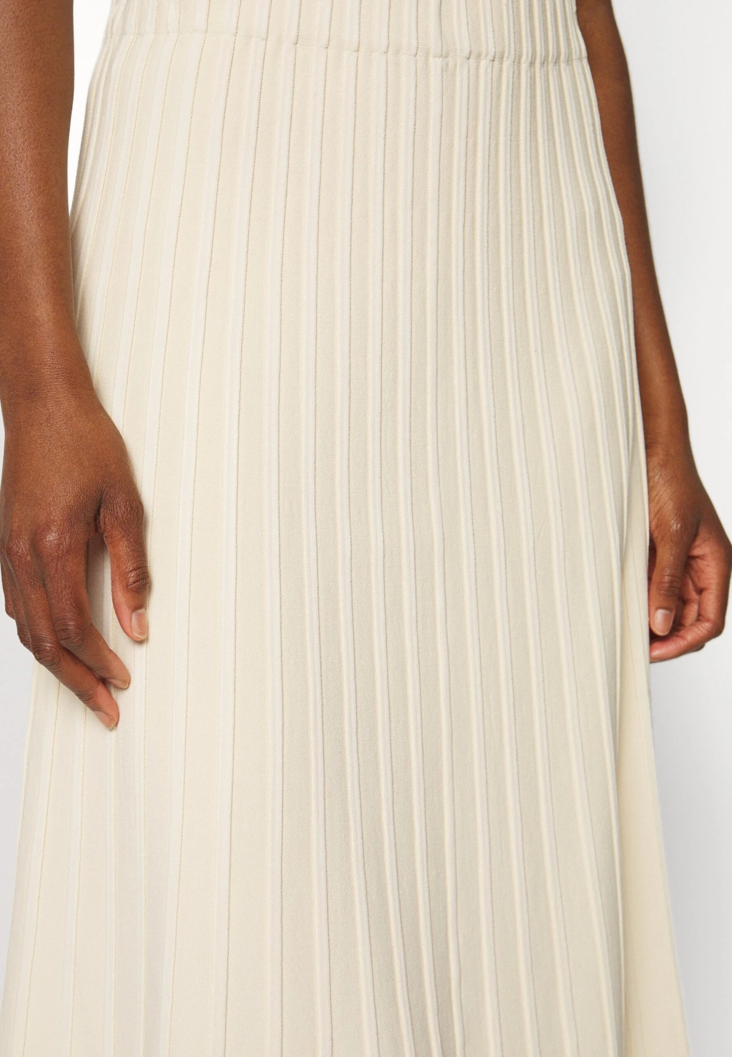 By Malene Birger Idris - Falda Acampanada - Soft White - Imagen 7